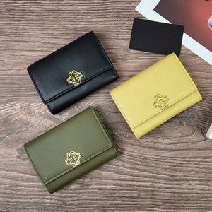 Petit portefeuille vertical Puffer Anagram en cuir de veau nappa brillant Portefeuille haut de gamme Sac à main en cuir véritable pour femme Sac de luxe Doublure en cuir de veau Six emplacements pour cartes