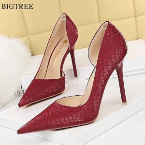 Pompes Bigtree New Retro Snake Print Show Fime Femmes Pumps Pumps Nightclub Point Pointy Side Sweet Hollow Stiletto High Heels Shoes Ladies Robe