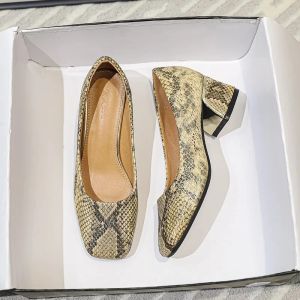 Pompes nouvelles femmes pompes de mode printemps d'été talons carrés talons à talons hauts en peau de serpe