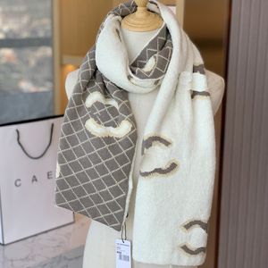 Pur Cachemire Mode Brodé Écharpe Tricotée Noël Fille Cadeau De Famille Châle Marque De Créateur Accessoires De Mode D'hiver Boutique Nouveau Style Simple Écharpe