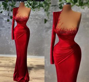 Robes de bal de sirène rouge sexy et élégantes, grande taille, asymétrique épaule dénudée, manches longues, plis, longueur au sol, robes de concours de soirée sur mesure