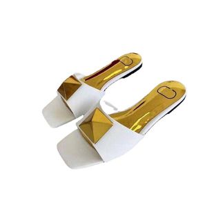 Pyramide matériel bouton décoratif mode pantoufles Style européen et américain femmes sandales sandales chaussures plates