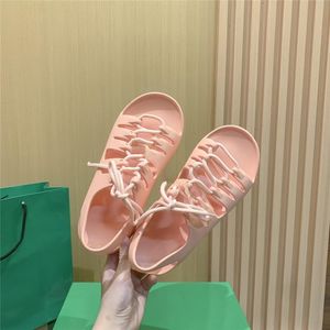 Calidad Jelly Goma con cordones Sandalias planas de diseñador Mujer diapositivas zapatilla verano zapatos de playa negro blanco Seagrass Flamingo Grass zapatillas de lujo zapatillas de deporte para mujer