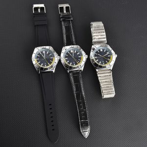 Movimiento de cuarzo Relojes para hombre Relojes de diseño de moda Chronomat de alta calidad Reloj de lujo con banda de cuero plateada de acero inoxidable Montre Reloj de lujo a prueba de agua SB078
