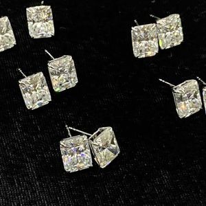 Radiant Cut Moissanite 18K Solid Gold Earge 1 paire 8carat 10x8mm VVS1 D Couleur blanche GRA Certificat de gros prix