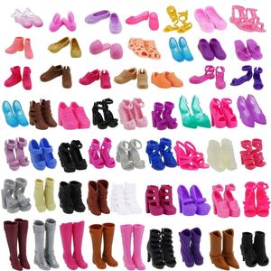 Aléatoire 20 paires dame haute qualité mode bottes appartements talon sandales dîner vêtements accessoires chaussures pour poupée Barbie 220504