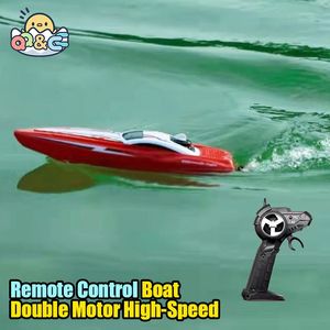 RC Boat Remote Control Radio Control Boat 2,4 g Double moteur à grande vitesse SpeedBoat Childrens Race Boat Water Competitive Toys Kid 240417