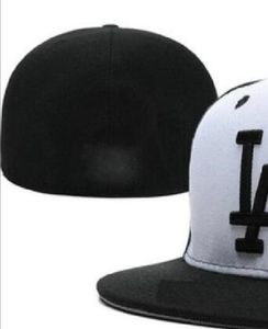 Ready Stock Wholesale Casquettes ajustées de l'équipe de sport de Los Angeles pour hommes de haute qualité LA Bord plat sur les chapeaux de champ Conception entièrement fermée Taille 7- Taille 8 Casquette de baseball Gorra ajustée A4