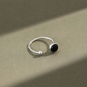 Véritable bague ouverte en argent sterling 925 pour les femmes avec agate noire ronde / pierre de lune Do The Old Style Finger Rings Jewelry Wholesale YMR229