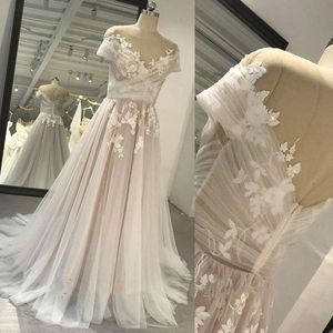 Image réelle élégante une ligne robe de mariée en champagne appliques pure bateau décolleté manches courtes robes de mariée dos nu sur mesure