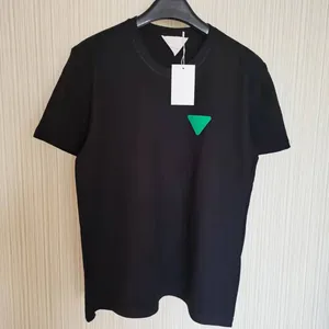 En temps réel, tir New B Triangle Leather Logo Designer T-shirt avec trois couleurs de coton pur rond Colure de cochon T-shirt à la mode Femmes avec des manches courtes