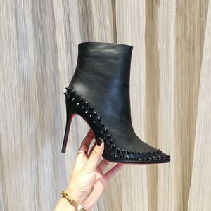 Red-bottoms populaires Bottes de créateurs à la mode Talons pointus sexy pour femmes Bottines courtes Robe Bottines Talons de luxe Semelles rouges Talon Femmes Pompes Turela botie d'hiver