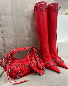 Rouge en cuir rouge Stiletto Bottes à hauteur de genou Couleur vintage Couleur de boucle filetée Côté Côté Zipper Point Tassel High Luxury Designer Fashion Boot Ashion Chaussures