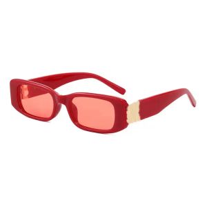Gafas de sol de moda de rectángulo pequeño rojo para mujer marca de lujo conducción al aire libre viaje en la playa adumbral gafas americanas diseñador de letras gafas de sol hombres con caja