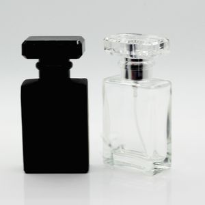Le parfum en verre rechargeable de jet met en bouteille la bouteille vide noire claire 50ml