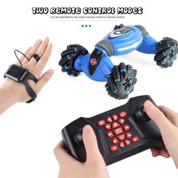 Control remoto Stunt Car Gesture Induction Twisting Car Off-Road Vehicle Light Music Drift Dancing Side Driving Toy Kids Gift LJ200918