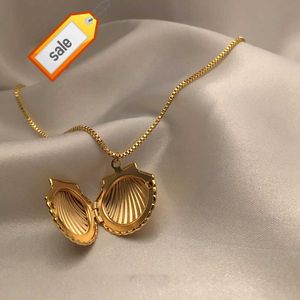 Caja retráctil Cadena Collar de concha Latón 18K Chapado en oro Medallón Colgante Collar Barroco francés Minimalista Joyería vintage Caliente