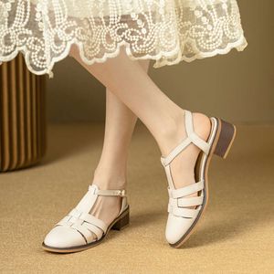 Retro Casual Roman Women Geatic Leather 2024 Summer New Hollow Woven Pig Cage Chaussures Sandales grossières pour les filles
