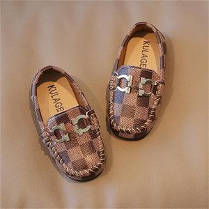 Retro Plaid Children Sneakers Pu Leather England Styles décontractés Filles Garçons Chaussures en cuir Softs confortables Slip on Kids Chaussures Toddler Taille 21-30