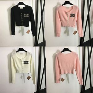 Cardigan tricoté avec lettres en strass pour femme, manteau, boutons d'amour, pull perlé, veste courte, élégante, automne et printemps