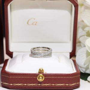 Anillo de diseñador de anillo Anillos de joyería de lujo para mujeres Pearas incrustadas Alphabet Diamond Diseño de navidad