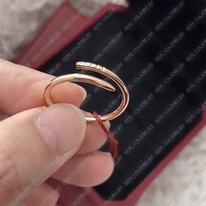 Anillos para mujeres Diseñador Celebridades Anillo de uñas Joyería de banda barata Anillo de diamantes de lujo de oro rosa de 18 k Regalo de amor femenino Nuevo Sin caja