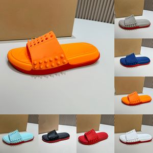 Rivet Sandals Luxury Claquette Pikes Studs Hip Hop Punk Street Designer Slippers For Homme Youth Youth Summer Fashion Beach Shoes Party Sliders Sandale