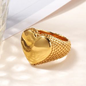 Rock Style coeur chevalière anneaux pour femmes hommes conception 15mm largeur en acier inoxydable bijoux en vrac articles en gros Lots 231220