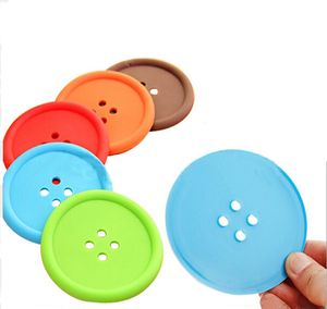 wholesale Tapis de tasse en caoutchouc souple rond Creative 6 couleurs Belle forme de bouton Sous-verres en silicone Ménage Vaisselle Set de table DH97