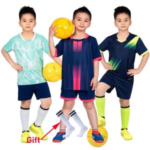 Ensembles de course Maillot de football pour enfants Costume Cadeau Chaussettes Sportwear Polyester Respirant Jeunesse Football Kits Uniforme Pour Enfants 230413