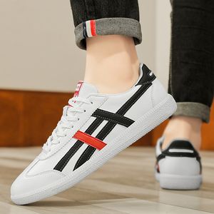 Chaussures de course Sports Baskets de sport pour hommes mettant en vedette la mode populaire polyvalente décontractée chaussure en caoutchouc à semelle épaisse avec boîte chaussures de plate-forme baskets de mode avec boîte Top 14