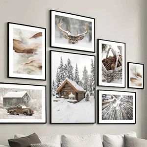 S Toile d'art mural Hiver Snow House Pine Tree Leaf Reindeer Affiches nordiques Peinture et imprimés Pictures murales pour décoration de salon J240505