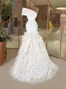 S1121 Luxury Ivory Siroraim Trumpet Matte Satin Feather Perles Bridal Robes For Bride Long Women Robes de mariée Livraison gratuite