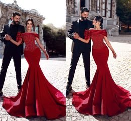 Dit Mhamad Elegant Red Sirène Robes de soirée pour femmes Bateau Coude Pouded Satin Formal Ocns Pageant Birthday Prom Prom Celebrity Gowns Mal