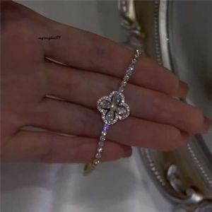 Sailmoon Sister Bracelet Designer transmitido en vivo de Four Leaf Clover Diamante Sparkling Diamond elegante y exquisito brazalete para mujeres