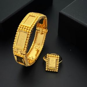 Venta Kuwait Joyas de oro y pulsera artesanal de Medio Oriente y conjunto de anillos Diseño aerodinámico exquisito y delicado 240311