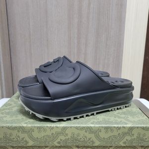 Sandale Slipper Internet célébrité éclate de couleur unie des talons plats épaissis épaissis de l'usure extérieure en marchant sur une sensation de caca augmentée de gâteaux de gâteau de 5 cm