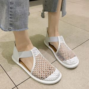 Sandales 2022 Nouvelles sandales en mailles d'été Femelle creused baotou Mesh Doll Head Mesh Mesh Bustable paresseux chaussures plates