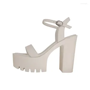 Sandales 2024 Femmes d'été 13 cm talons hauts carrés 5 cm Puches de plate-forme croix en cuir souple Valentin de mariage