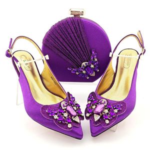 Sandales élégantes talon violet 7,5 cm femmes pompes match sac avec strass fleur décoration chaussures africaines et sac à main ensemble QSL031
