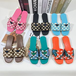 Zapatillas de mujer de diseñador, chanclas planas, sandalias de verano con Logo triangular bordado a la moda, sandalias de playa con suela de goma, EU 42