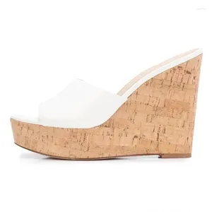 Sandals fashion en bois talons en cuir blanc plate-forme ouverte de plate-forme d'été coincée plus taille 45