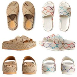 Sandales de créateurs Slippers Summer Men de femmes Chaussures Fonctiones de luxe multicolo