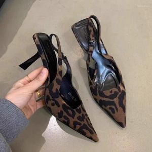 Sandalias Leopardo High 395 Tacones zapatos Mujeres Diseñador Partido de vestidos de punta puntiaguda Partes de verano 2024 mulas Pombas femeninas Toboganes