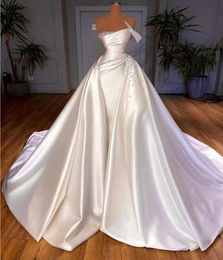 Satin Église Robe De Mariée 2024 Élégant Vintage Une Épaule Perles Perles Robes De Mariée De Mariage Blanc Une Ligne Arabe Dubaï Robe De Noiva