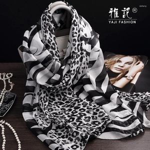 Foulards foulard en soie dames doux et élégant noir blanc zèbre léopard foulard en soie châle long printemps toutes les saisons