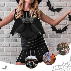 Mochilas escolares Mini mochilas para mujer Trend Heart Lace Bolso femenino Pequeños bolsos de Halloween Mochila con alas de murciélago negro para niñas Mochila de moda 231016