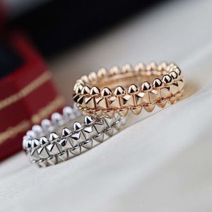 vis Carter Anneaux Nail Seiko Quality Rivet Ring for Men Women V-Gold Material Fashionable Luxury Couple polyvalent en direct Internet Internet GRWS