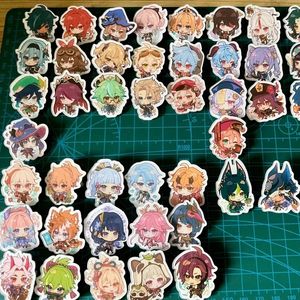Vendre un prix bas 56pcSet 23cm Anime Genshin Impact acrylique Brooch Pin Cosplay Badge Accessoires pour vêtements Cadeaux de sac à dos 240412
