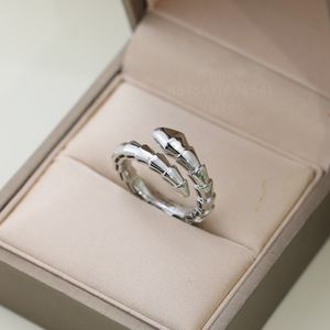 Bague de créateur de la série Serpentine pour femme Plaqué or 18 carats pour homme, reproductions officielles, marque de taille européenne, cadeau d'anniversaire de créateur avec boîte 033